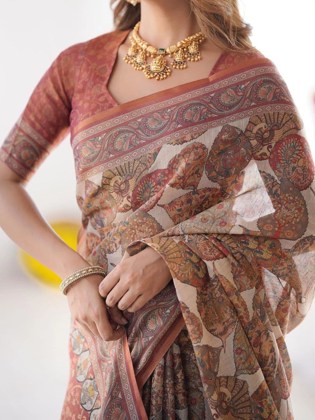 HOUSE OF PRANSHI Kalamkari Linen Blend Jamdani Saree thumbnail 2