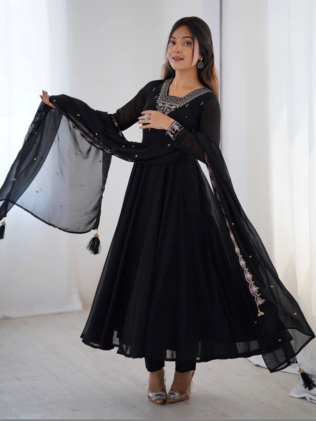 VASTRABELLA Women Ethnic Motifs Embroidered Regular Thread Work Kurta with Trousers & With Dupatta thumbnail 5