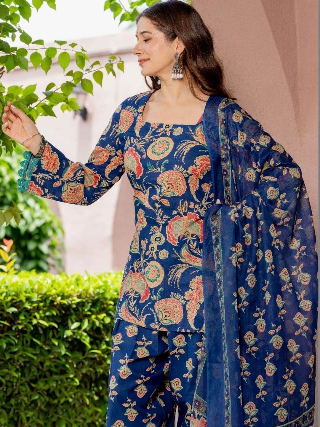 KALINI Women Floral Printed Regular Pure Cotton Kurta with Patiala & With Dupatta thumbnail 4