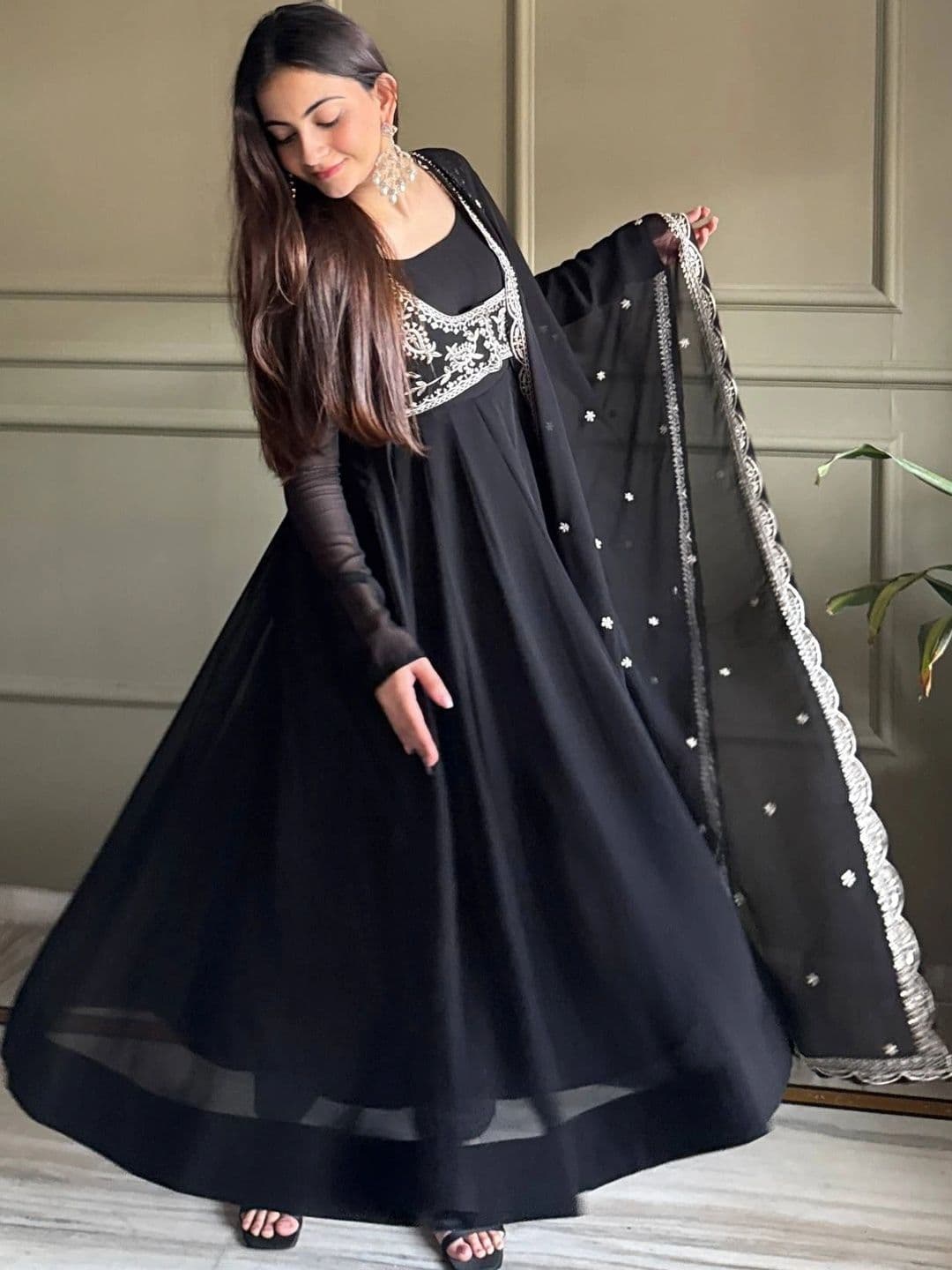 VASTRABELLA Women Ethnic Motifs Embroidered Regular Thread Work Kurta with Trousers & With Dupatta thumbnail 3