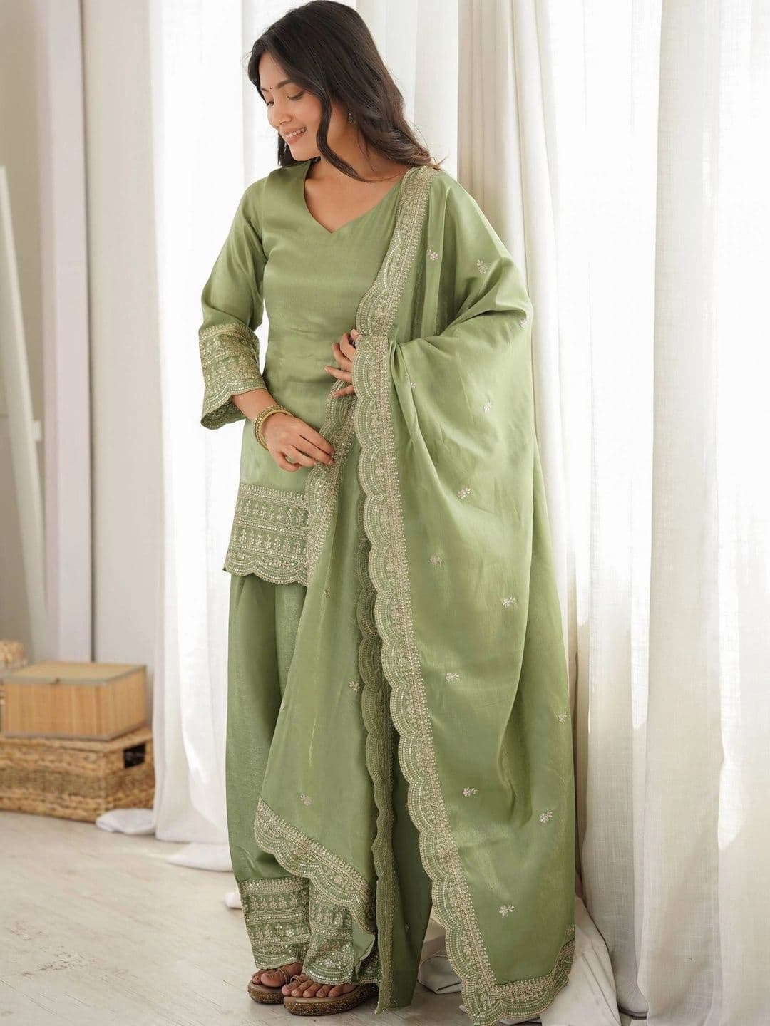 VASTRABELLA Women Ethnic Motifs Embroidered Regular Thread Work Kurta with Patiala & With Dupatta thumbnail 2