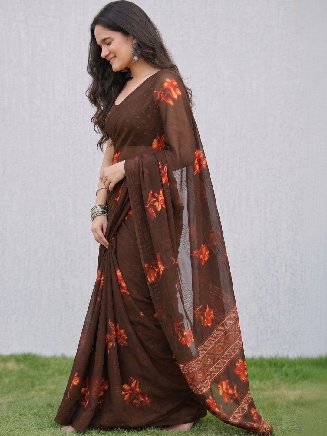 Owee Floral Zari Pure Chiffon Designer Saree thumbnail 2