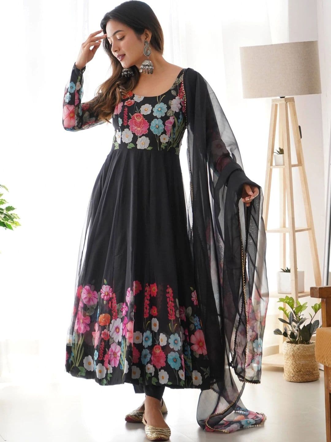 VASTRABELLA Women Floral Printed Regular Kurta with Trousers & With Dupatta thumbnail 7