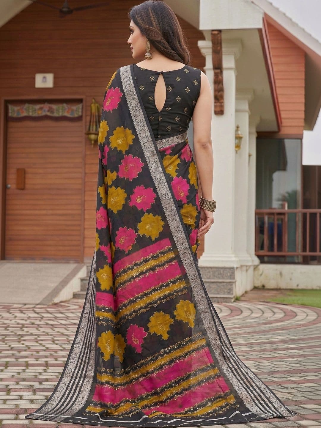 Owee Floral Zari Silk Blend Designer Saree thumbnail 2