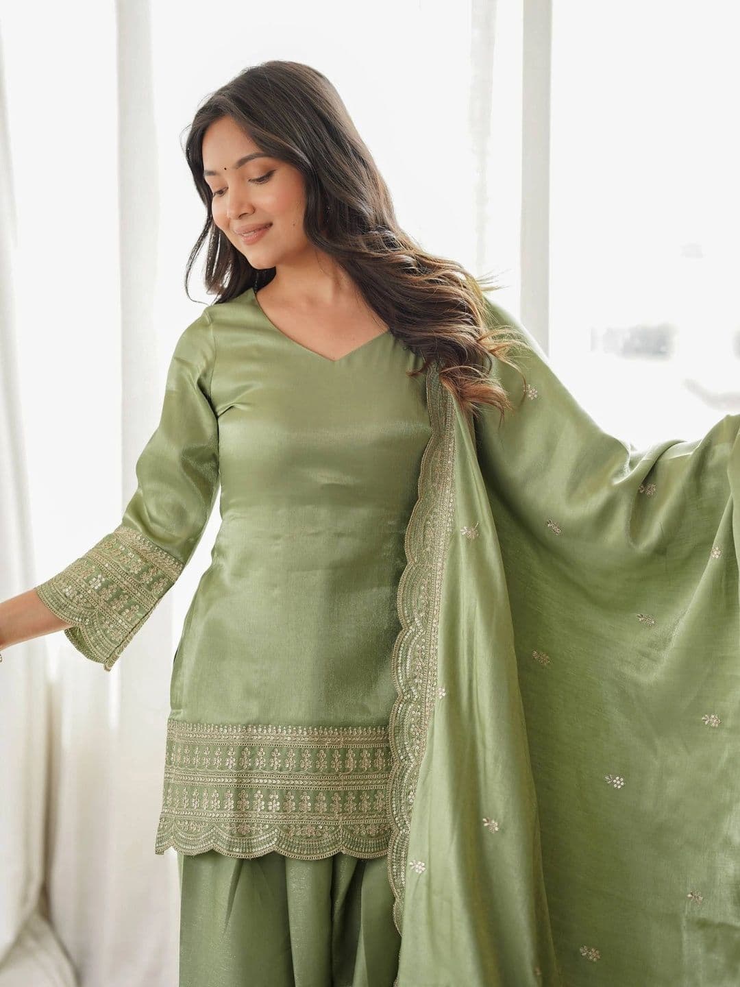 VASTRABELLA Women Ethnic Motifs Embroidered Regular Thread Work Kurta with Patiala & With Dupatta thumbnail 4