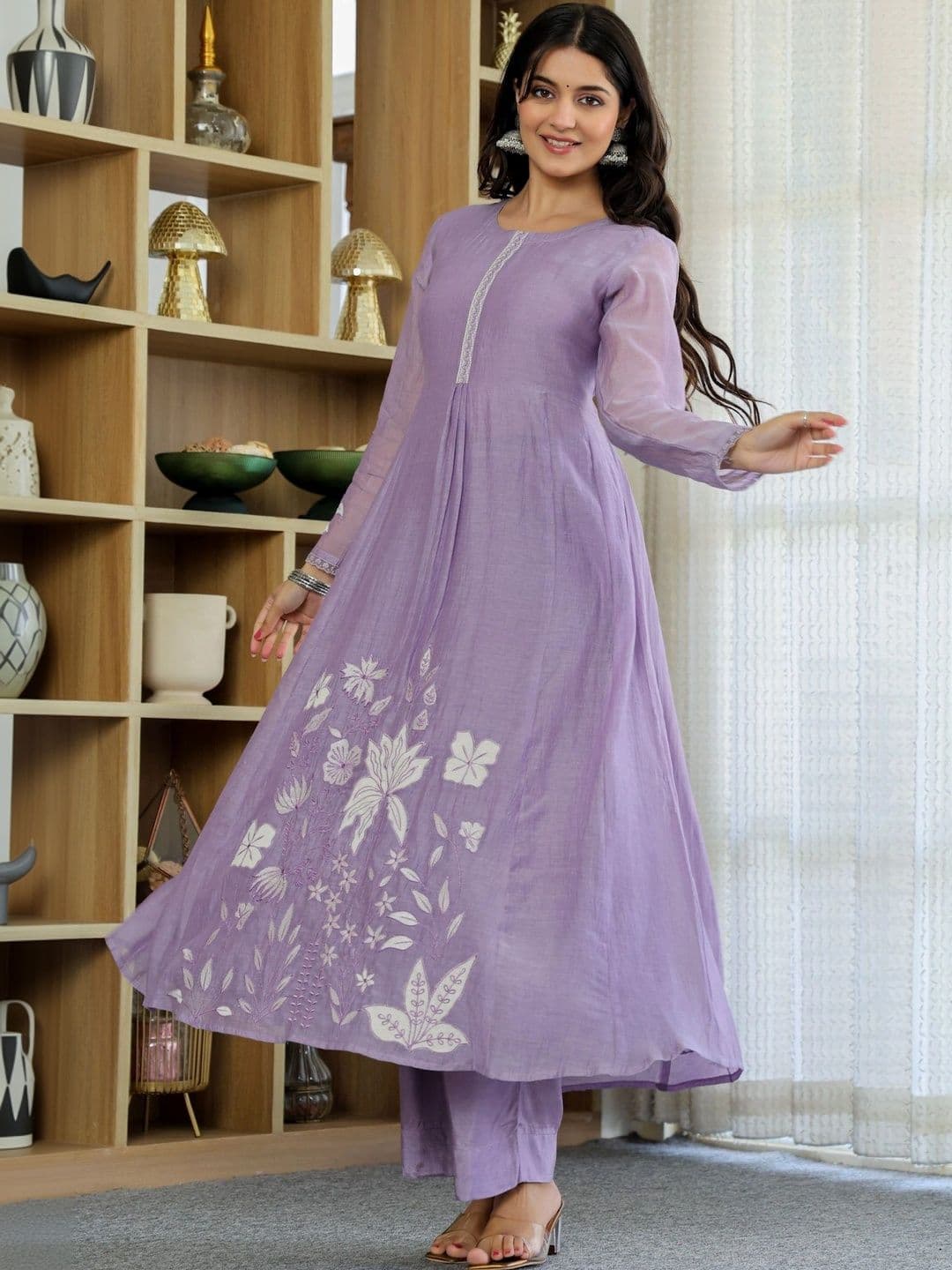 Aeristo Women Floral Embroidered Regular Thread Work Chanderi Silk Kurta with Trousers & With Dupatta thumbnail 4