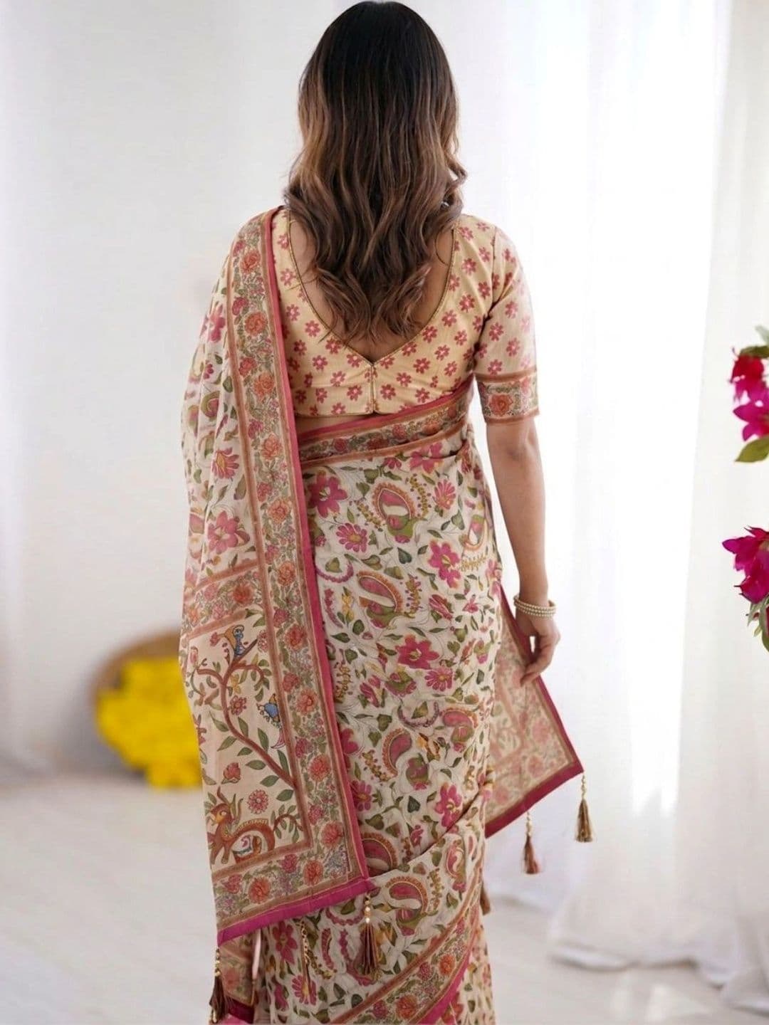 HOUSE OF PRANSHI Floral Linen Blend Jamdani Saree thumbnail 5