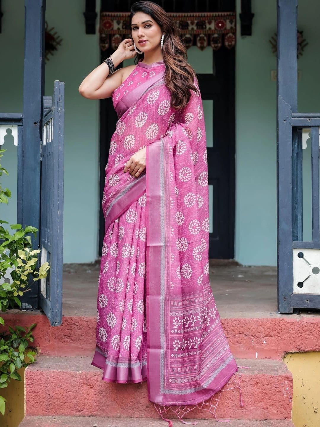 HOUSE OF PRANSHI Floral Linen Blend Jamdani Saree thumbnail 5