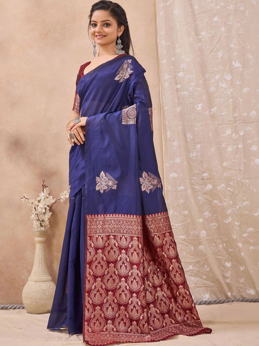 HERE&NOW Woven Design Zari Art Silk Saree thumbnail 2