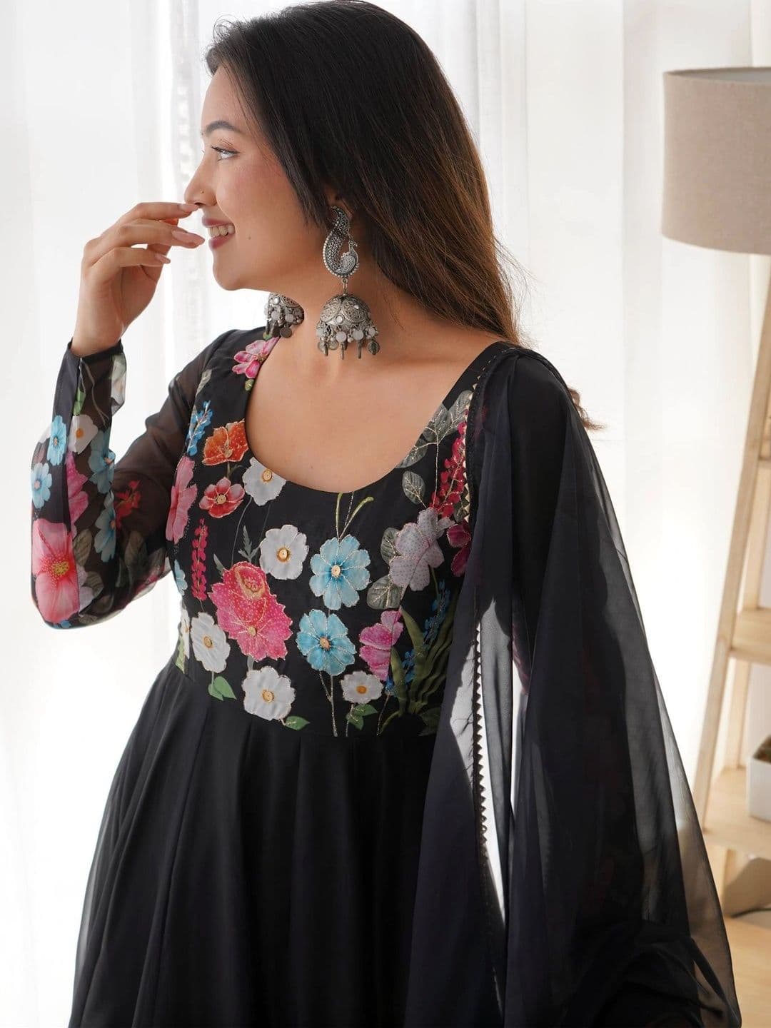 VASTRABELLA Women Floral Printed Regular Kurta with Trousers & With Dupatta thumbnail 5