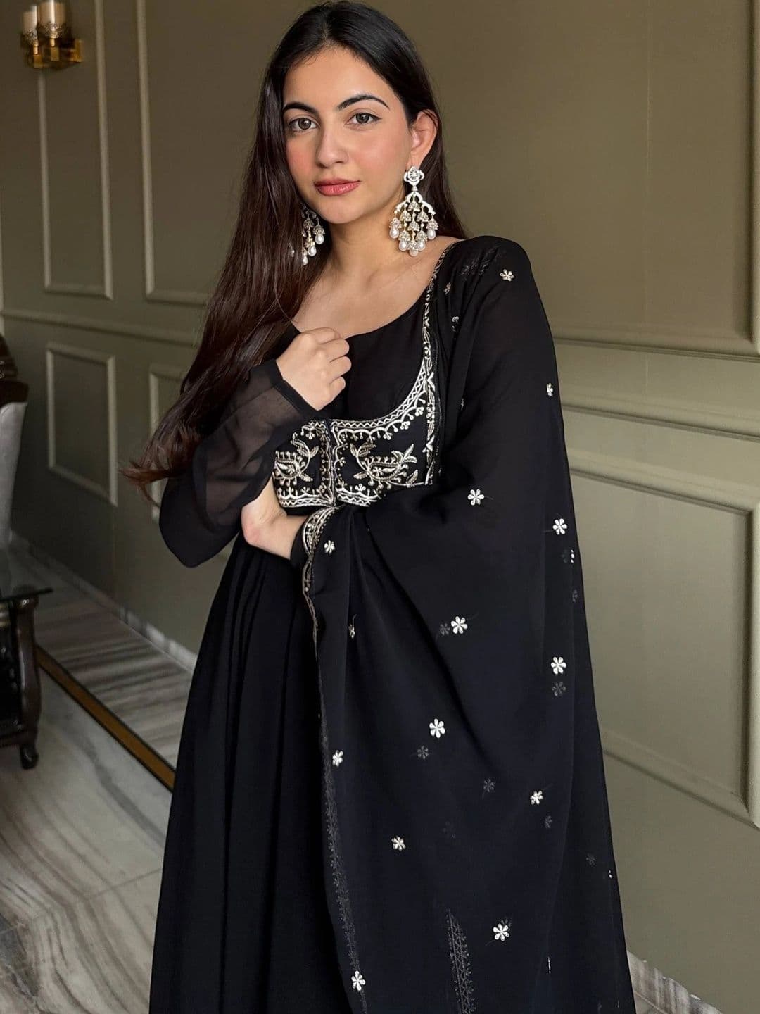 VASTRABELLA Women Ethnic Motifs Embroidered Regular Thread Work Kurta with Trousers & With Dupatta thumbnail 4