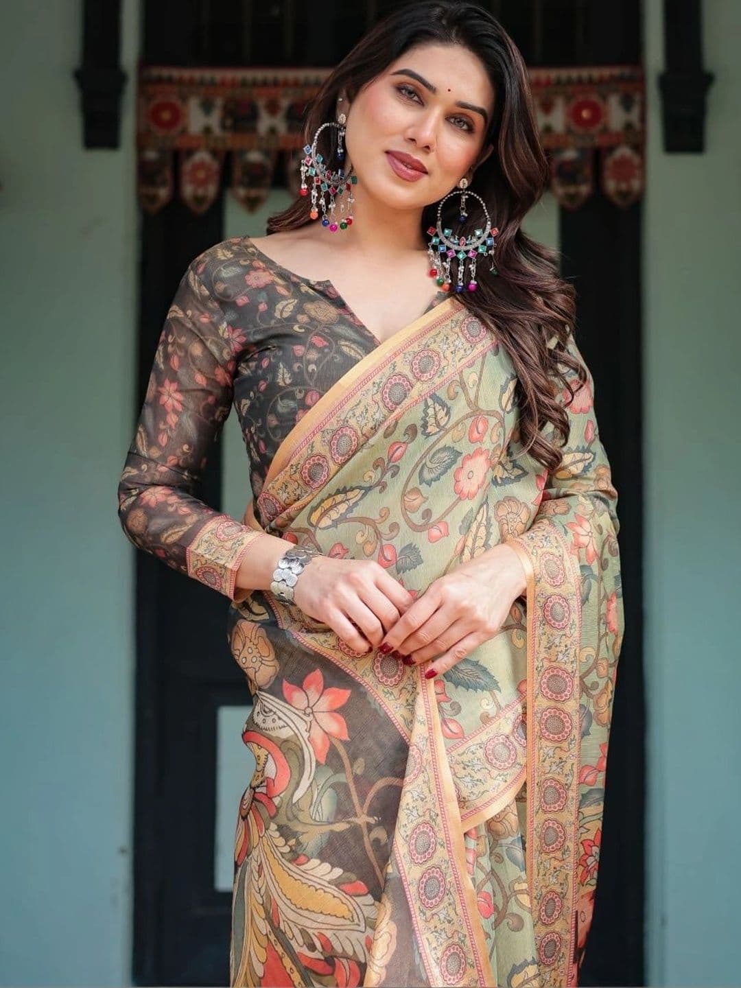 Suha Floral Art Silk Saree thumbnail 7