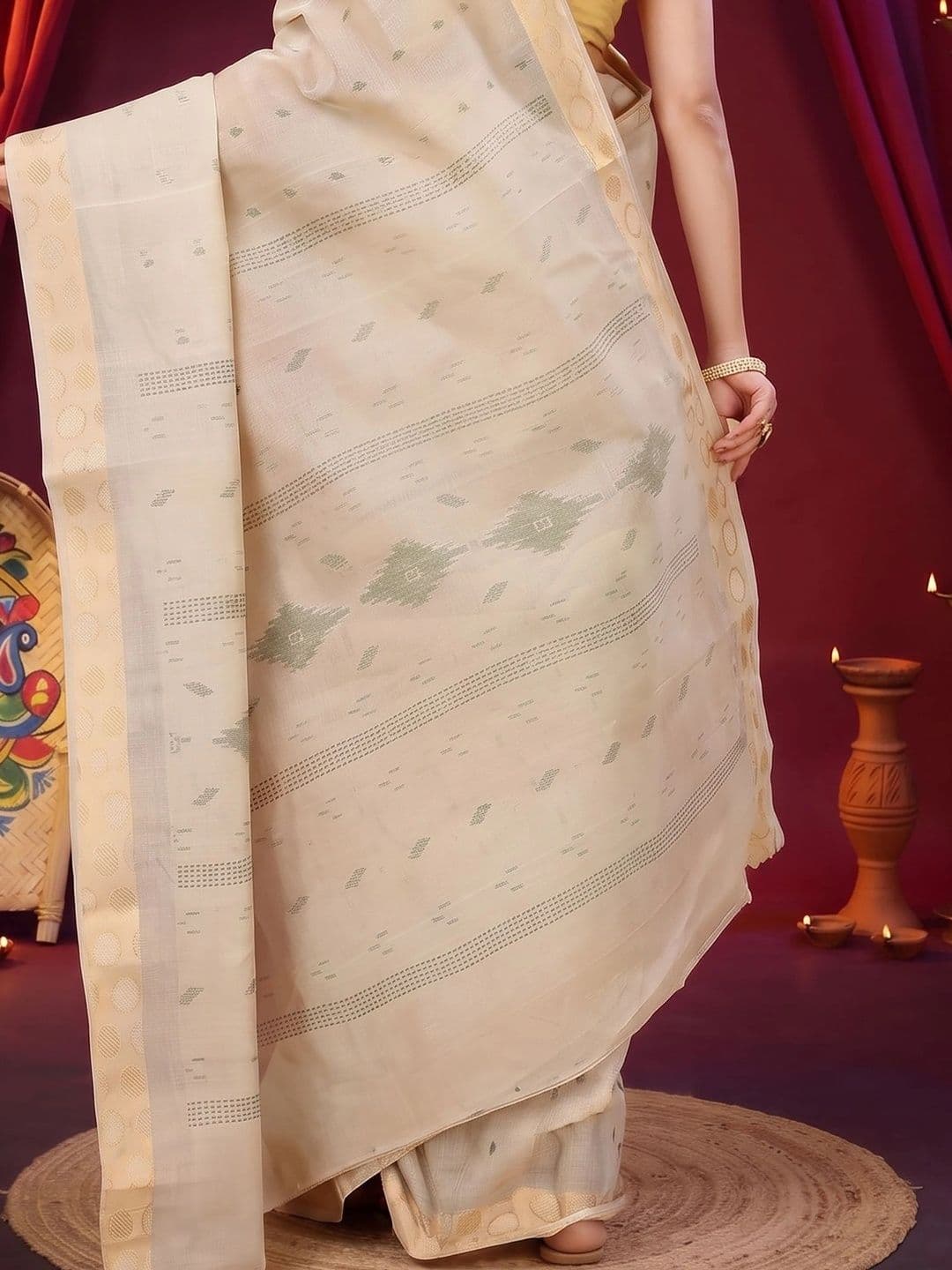 GitAsit Woven Design Sequinned Pure Cotton Handloom Taant Saree thumbnail 7