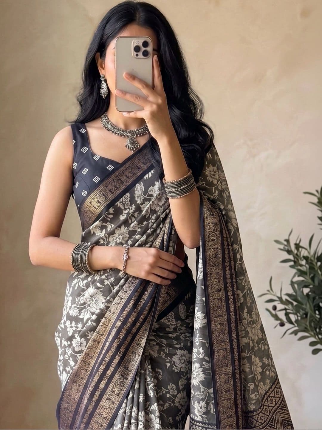 Owee Floral Zari Silk Blend Designer Saree - view 1
