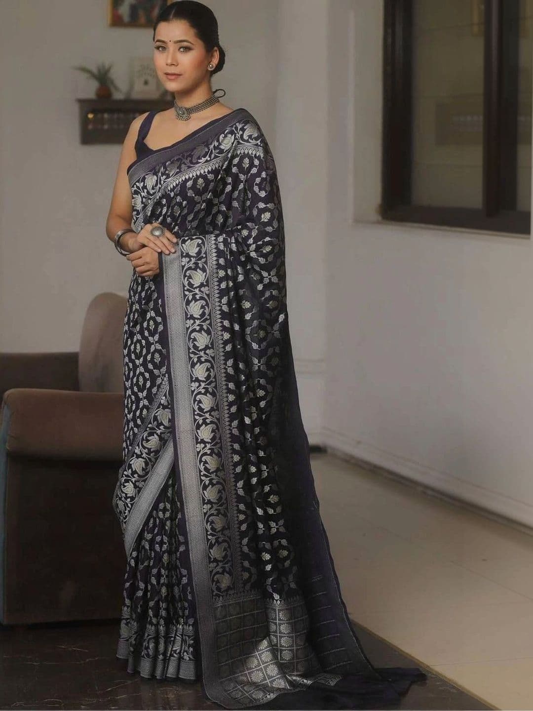 revika Floral Zari Art Silk Designer Kanjeevaram Saree thumbnail 2