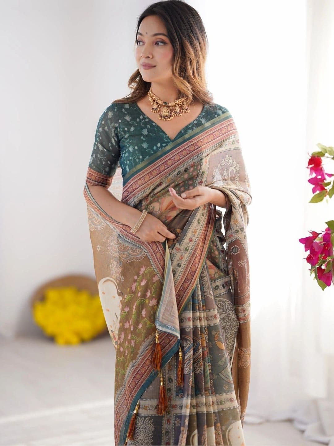 HOUSE OF PRANSHI Floral Linen Blend Jamdani Saree thumbnail 3