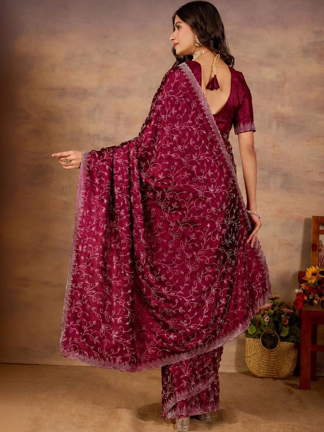 Looootnest Embroidered Pure Georgette Saree thumbnail 5