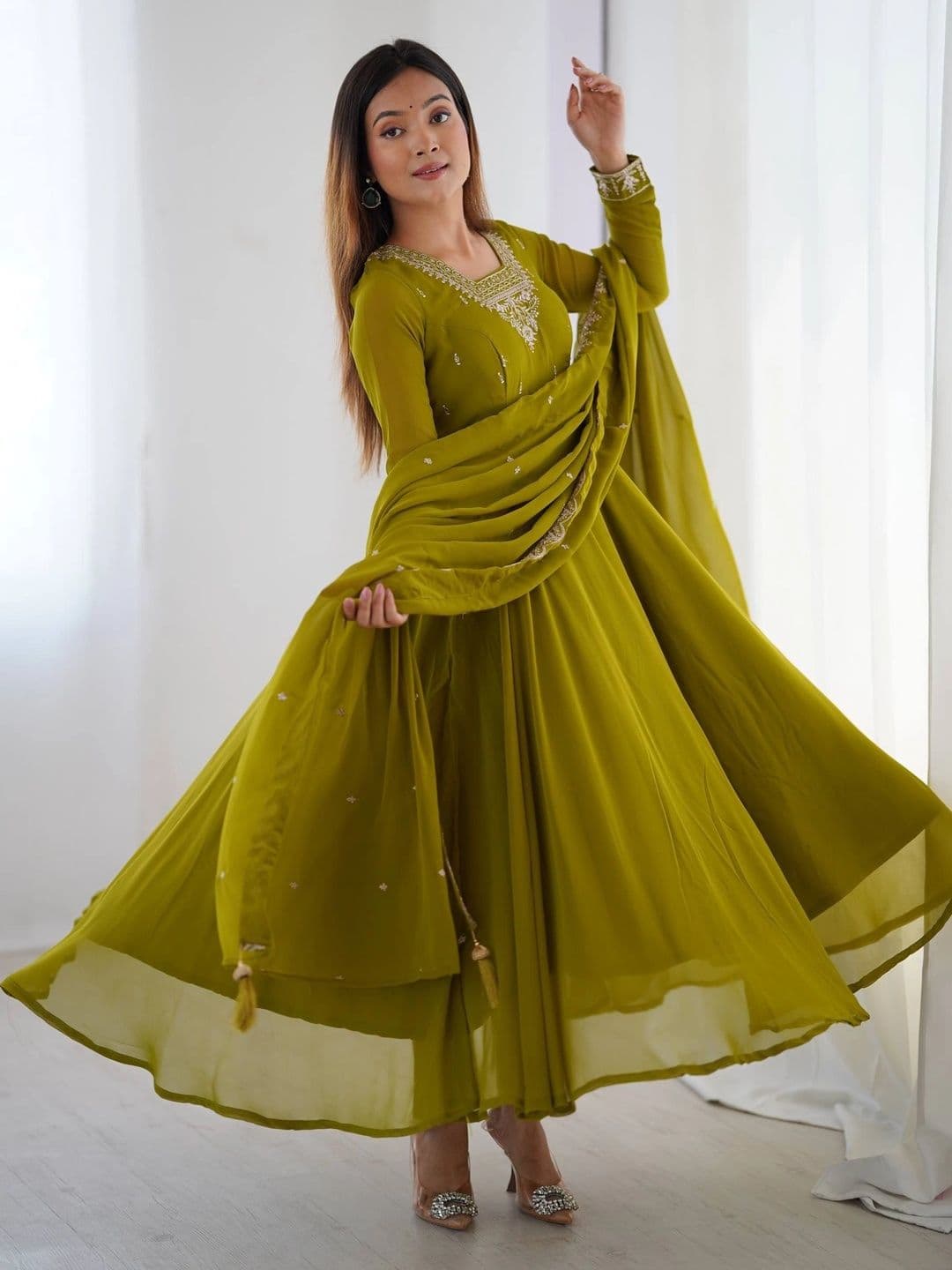 VASTRABELLA Women Ethnic Motifs Embroidered Empire Thread Work Kurta with Trousers & With Dupatta thumbnail 7