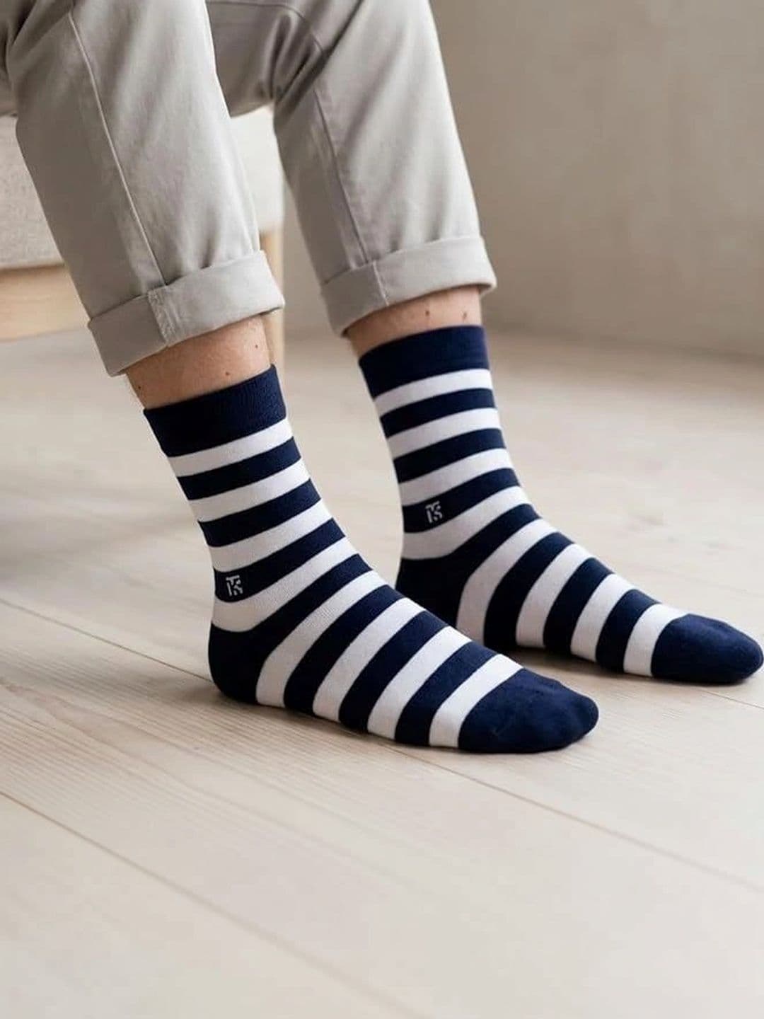 Kikitoes Men Pack of 3 Bamboo Assorted Striped Above Ankle Socks Soft Aloevera Touch thumbnail 3