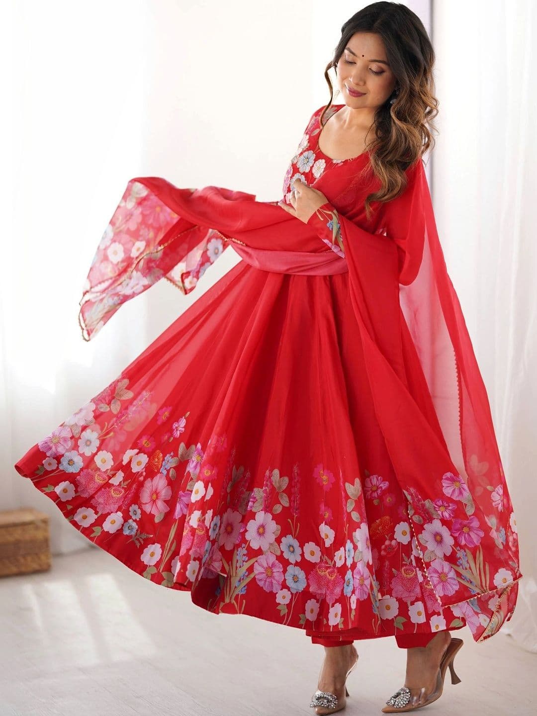 VASTRABELLA Women Floral Printed Regular Kurta with Trousers & With Dupatta thumbnail 2