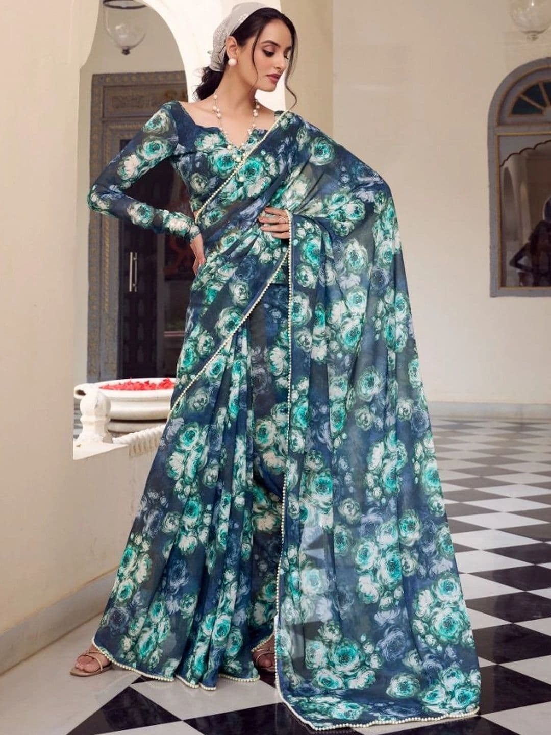 Mitera Floral Pure Georgette Saree thumbnail 3