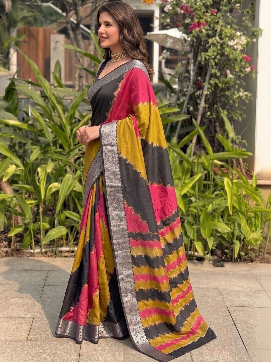 Owee Leheriya Zari Silk Blend Designer Saree thumbnail 2