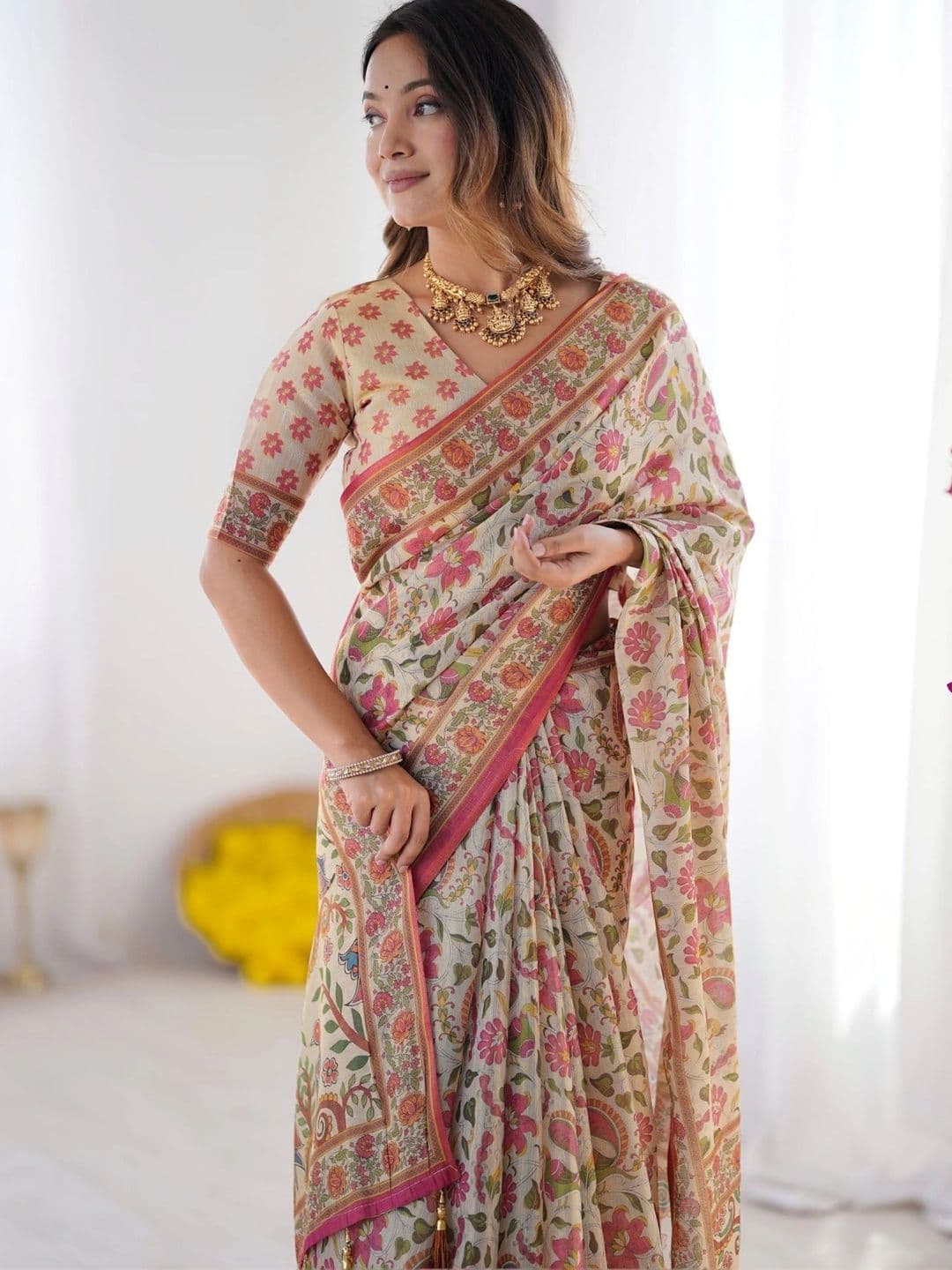 HOUSE OF PRANSHI Floral Linen Blend Jamdani Saree - view 1