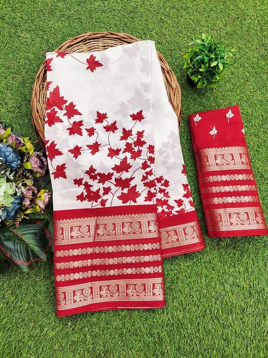 Owee Floral Zari Silk Blend Designer Saree thumbnail 3