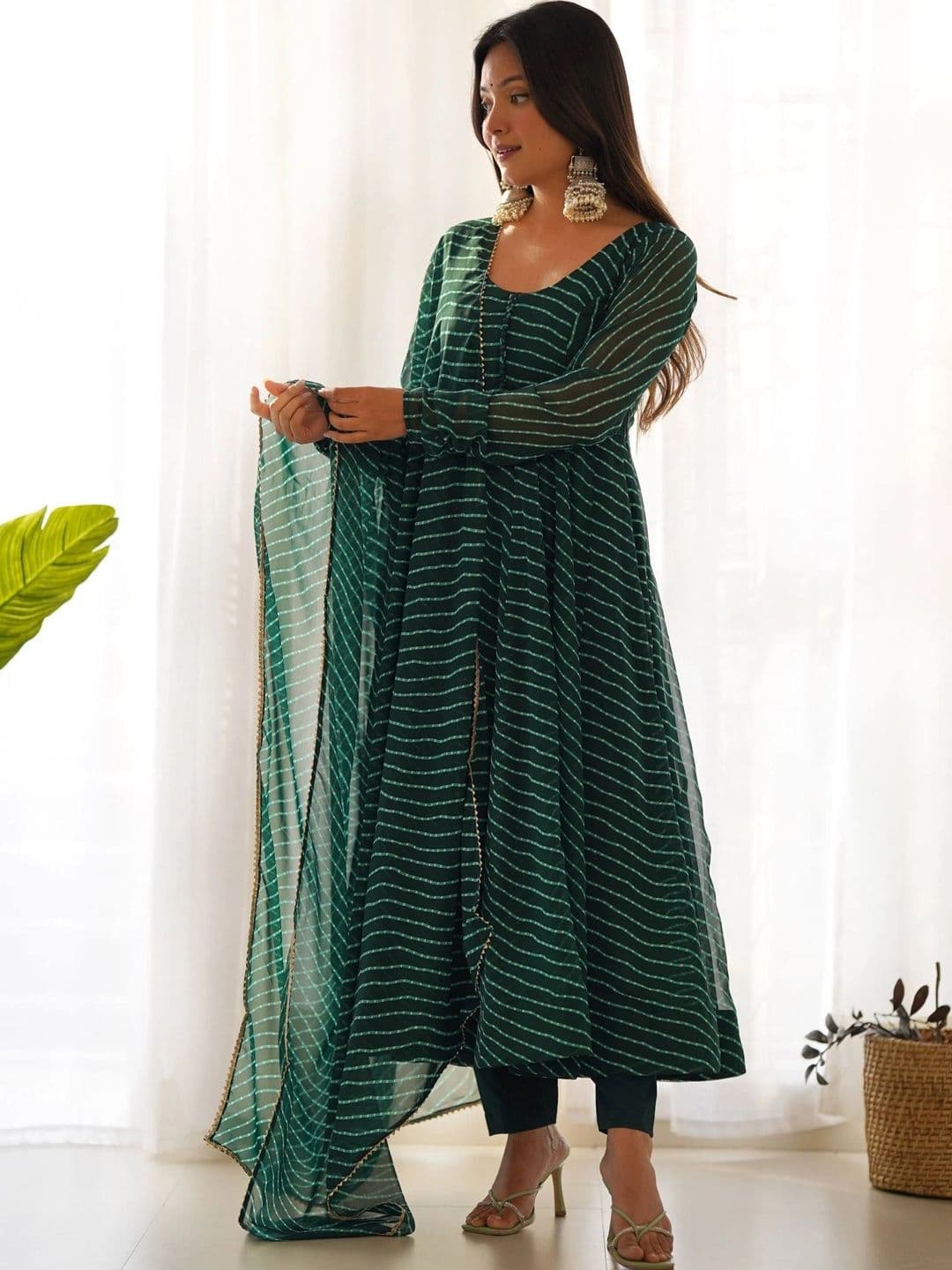 VASTRABELLA Women Leheriya Printed Regular Kurta with Trousers & With Dupatta thumbnail 5