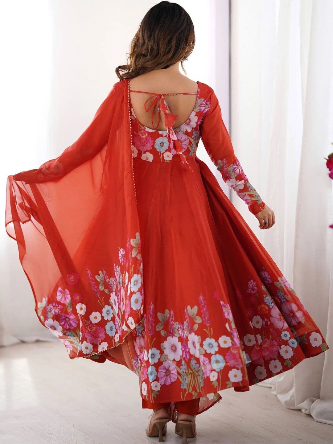 VASTRABELLA Women Floral Printed Regular Kurta with Trousers & With Dupatta thumbnail 5