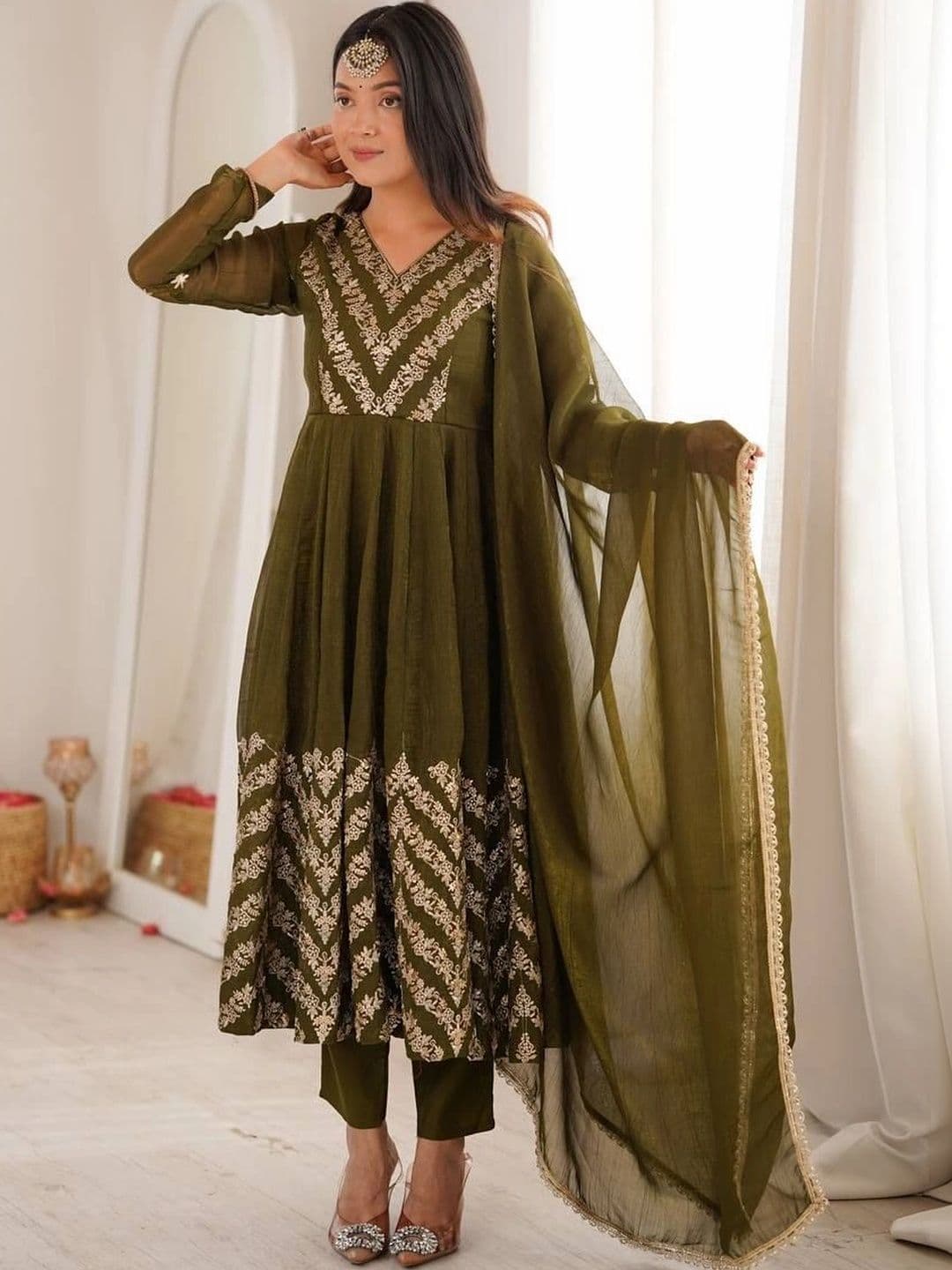 VASTRABELLA Women Ethnic Motifs Embroidered Tiered Thread Work Pure Silk Kurta with Trousers & With Dupatta thumbnail 3