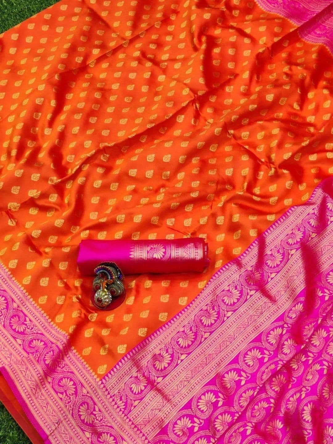 Milvia Woven Design Zari Silk Blend Designer Banarasi Saree thumbnail 6