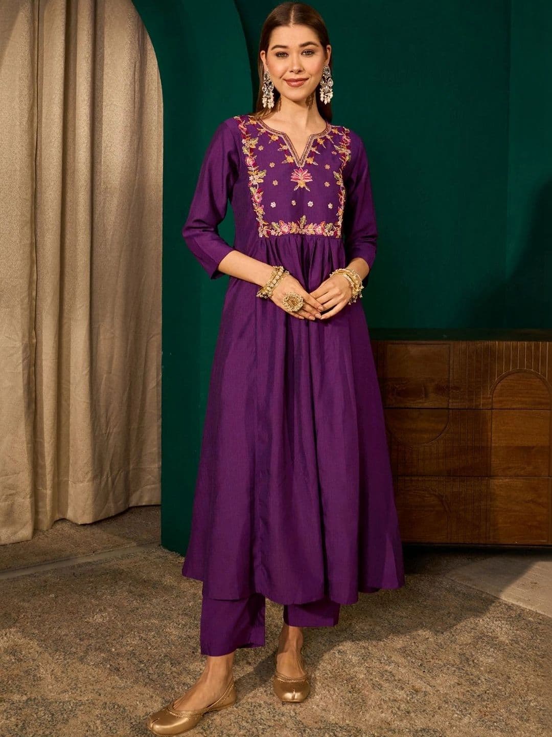 SMITSAREE Women Ethnic Motifs Embroidered Empire Thread Work Kurta with Palazzos & With Dupatta thumbnail 4
