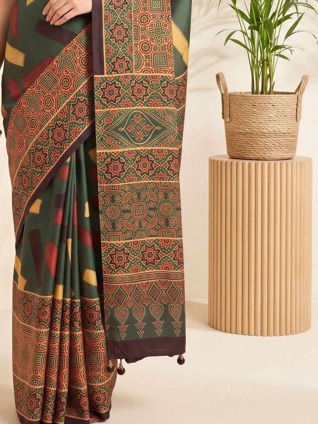 Saree mall Ethnic Motifs Silk Blend Designer Block Print Sarees thumbnail 2