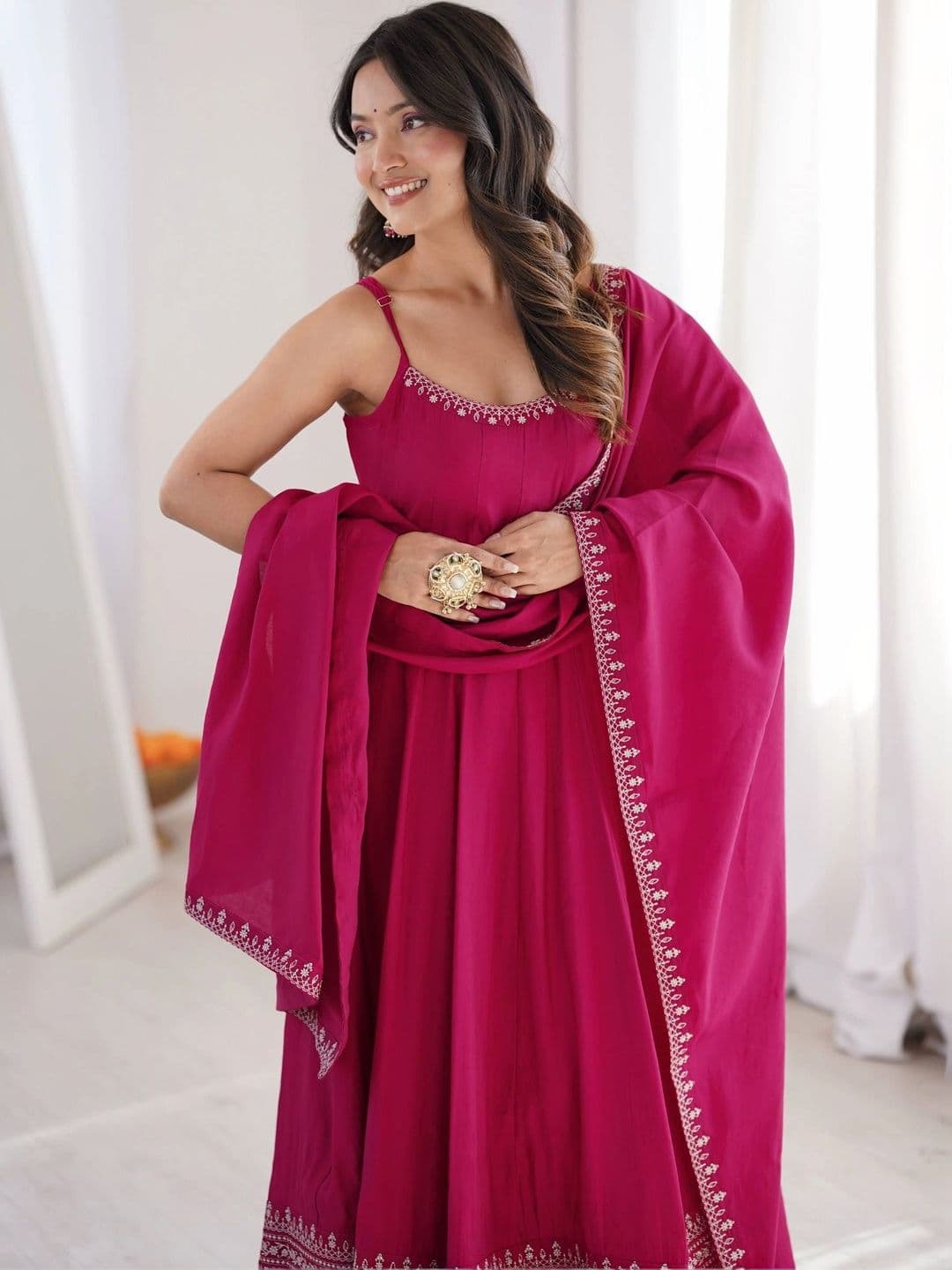 VASTRABELLA Women Ethnic Motifs Embroidered Regular Thread Work Chanderi Silk Kurta with Trousers & With thumbnail 3