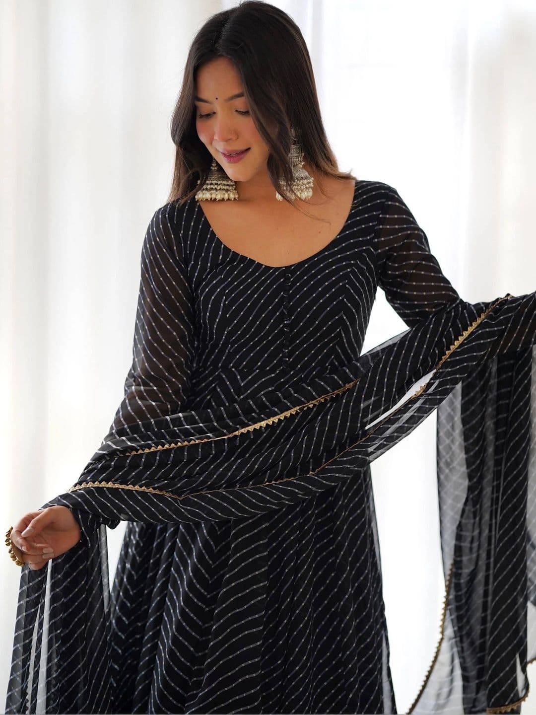 VASTRABELLA Women Leheriya Printed Empire Kurta with Trousers & With Dupatta thumbnail 4