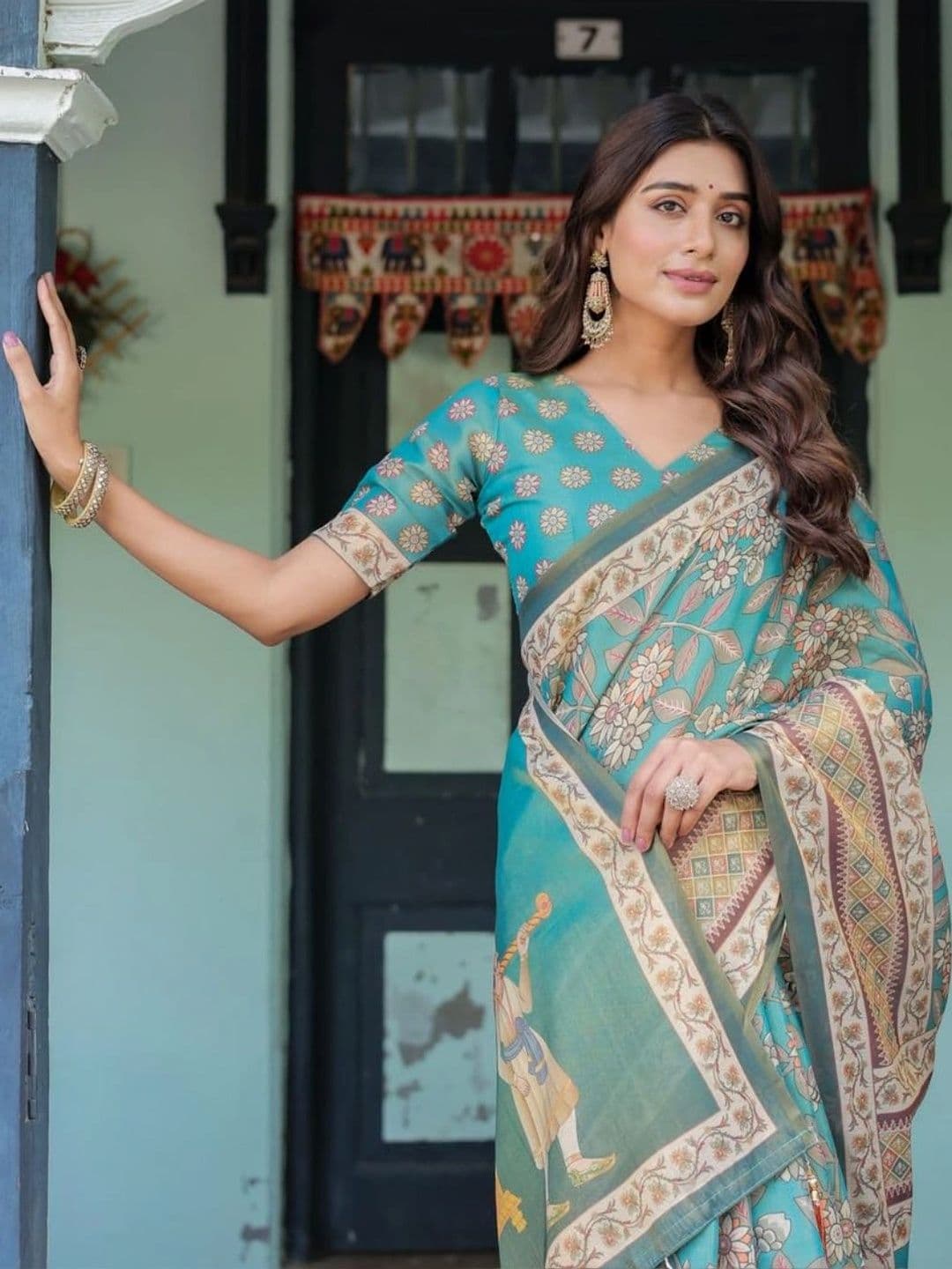 HOUSE OF PRANSHI Floral Linen Blend Jamdani Saree thumbnail 3