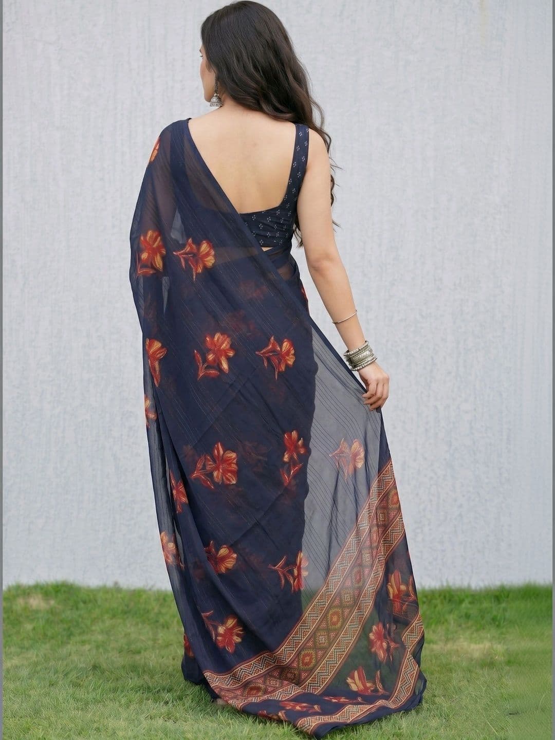 Owee Floral Zari Pure Chiffon Designer Saree thumbnail 3