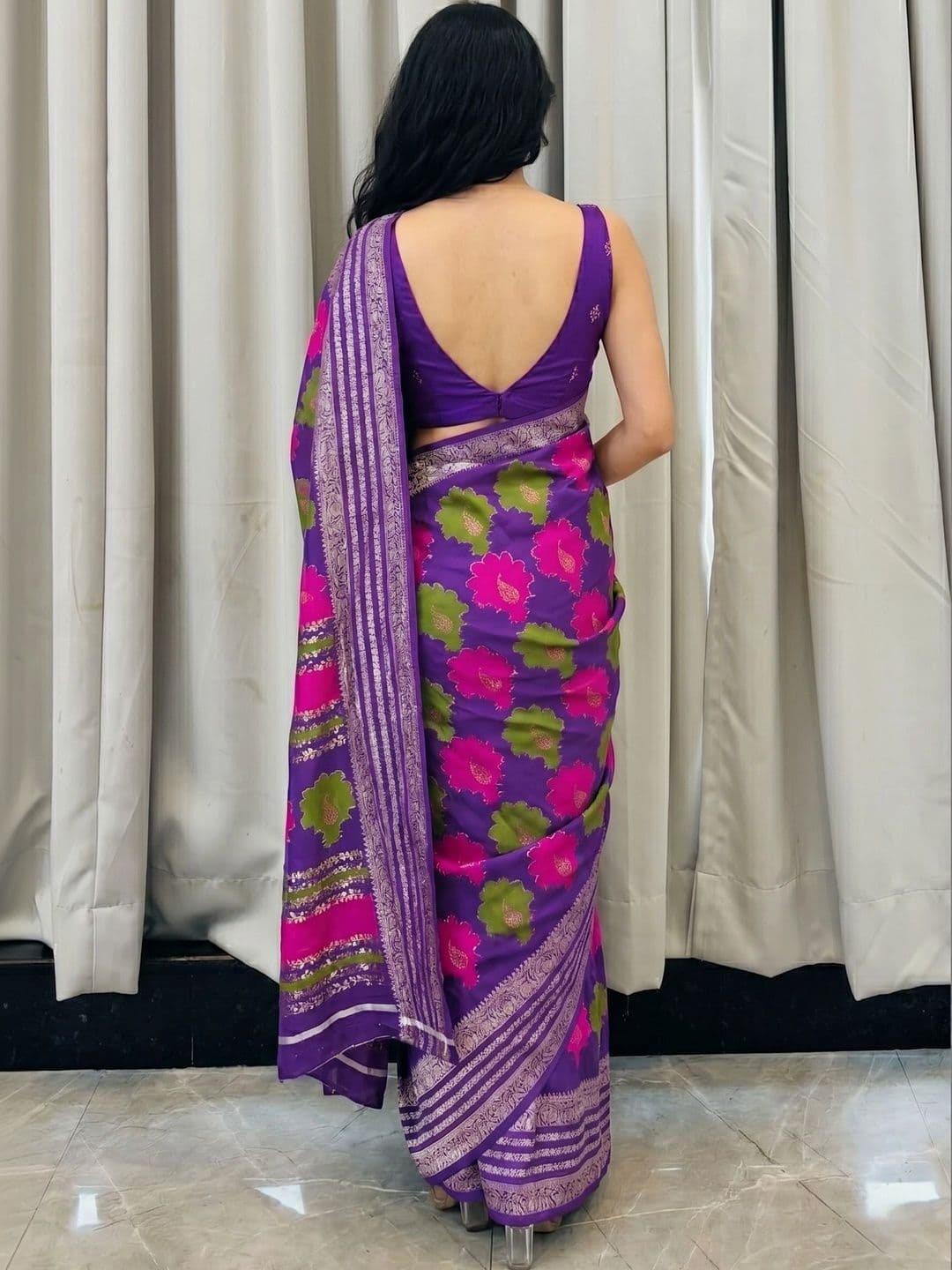 Owee Floral Zari Silk Blend Designer Saree thumbnail 3