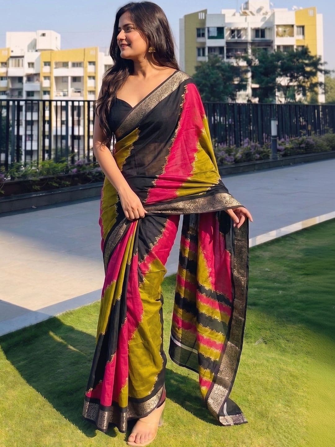 Owee Tie and Dye Zari Silk Blend Designer Saree thumbnail 5