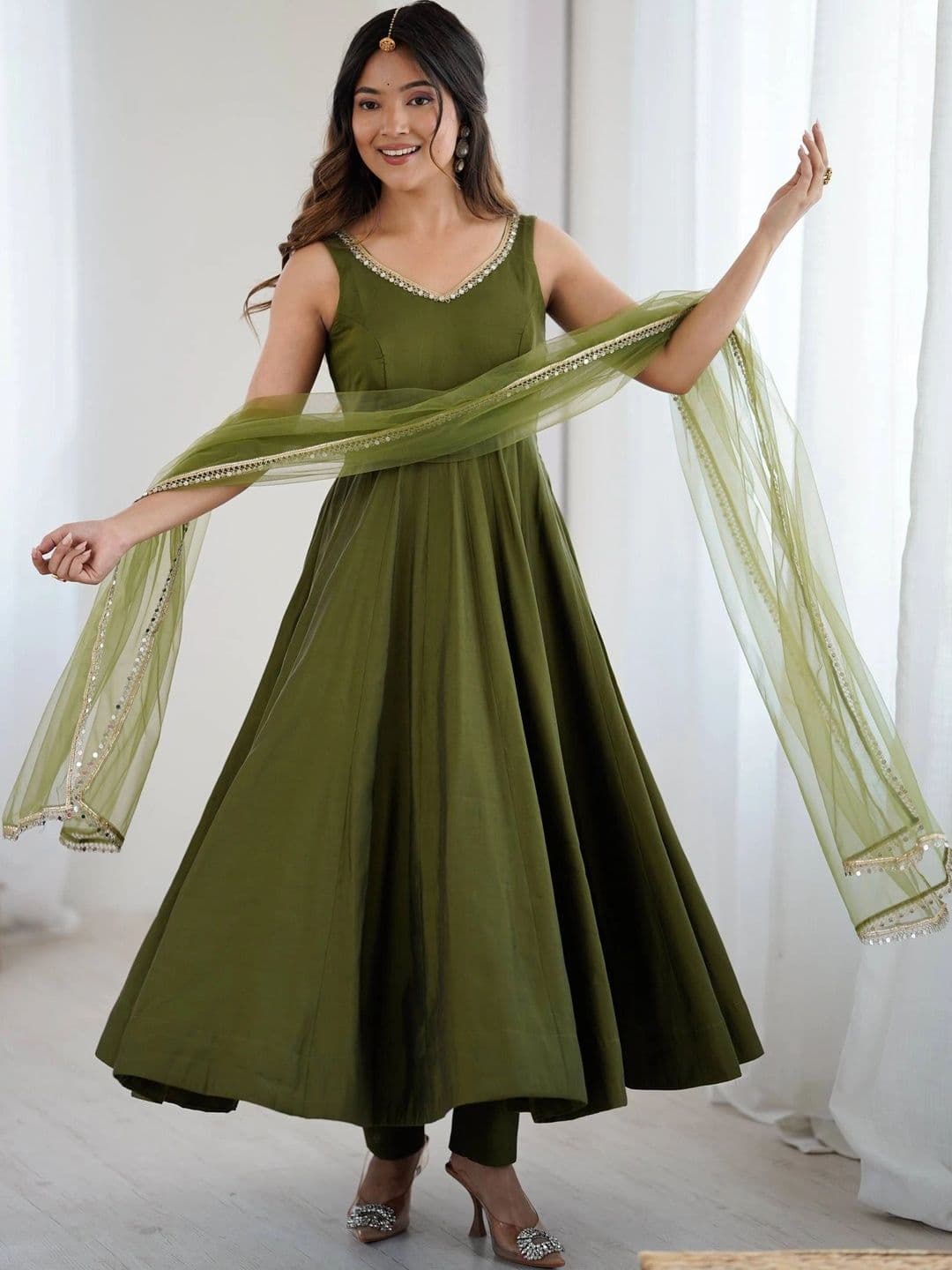 VASTRABELLA Women Empire Gotta Patti Chanderi Silk Kurta with Trousers & With Dupatta thumbnail 4
