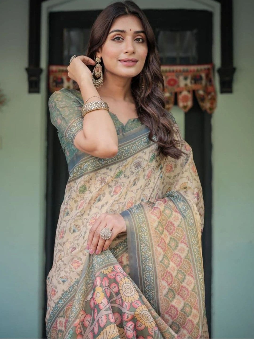 HOUSE OF PRANSHI Floral Linen Blend Jamdani Saree thumbnail 3