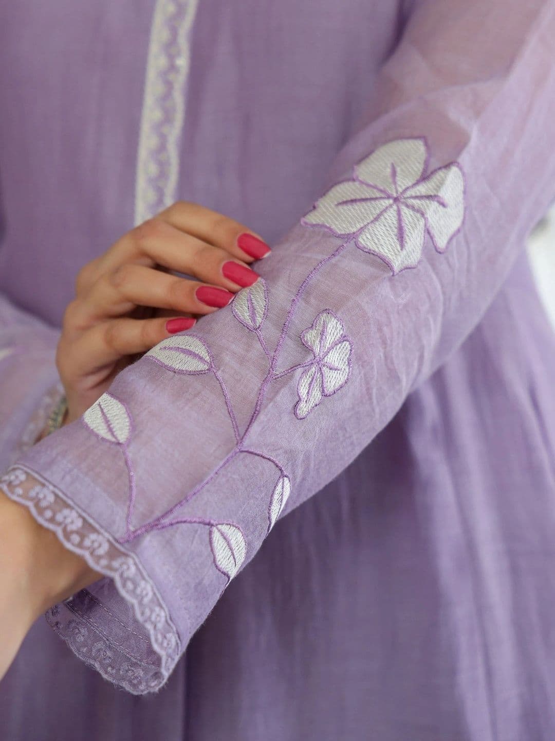 Aeristo Women Floral Embroidered Regular Thread Work Chanderi Silk Kurta with Trousers & With Dupatta thumbnail 5