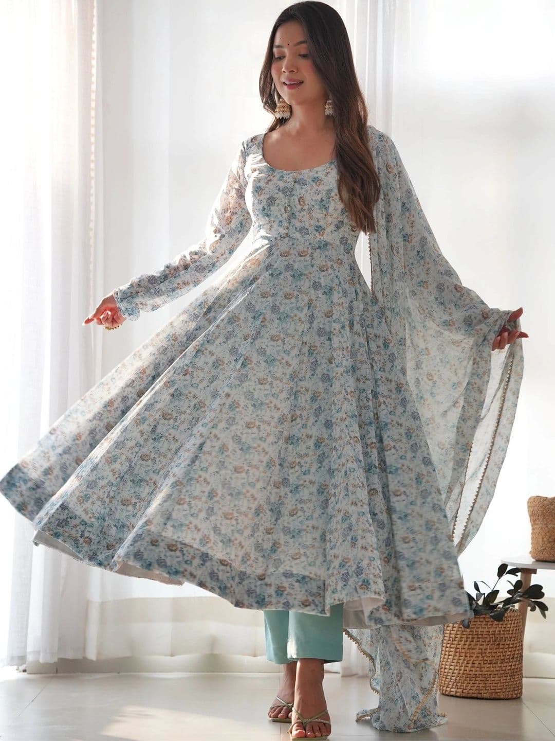 VASTRABELLA Women Floral Printed Regular Kurta with Trousers & With Dupatta thumbnail 2