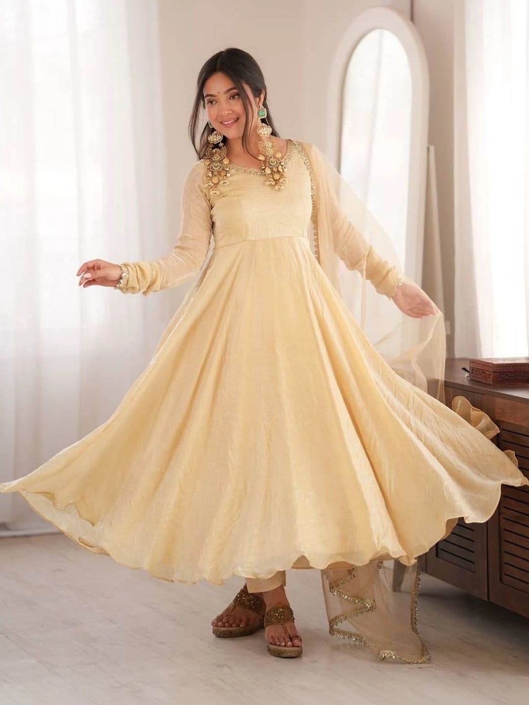VASTRABELLA Women Empire Pure Silk Kurta with Pyjamas & With Dupatta - view 1