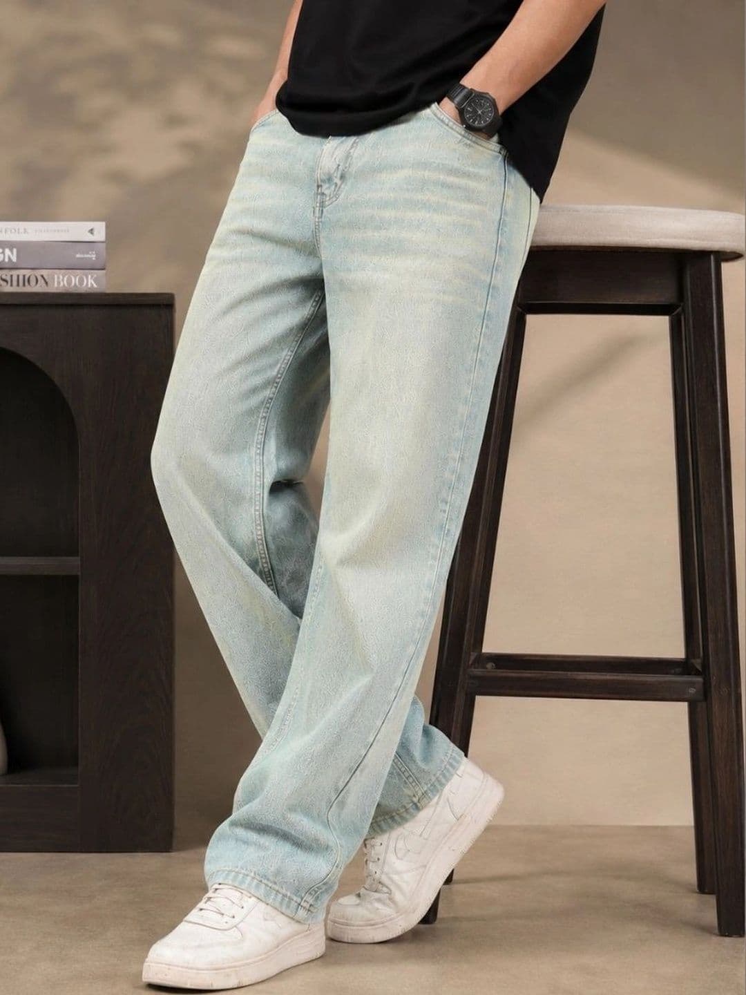me Queen Men Straight Fit Mid-Rise Light Fade Jeans thumbnail 3
