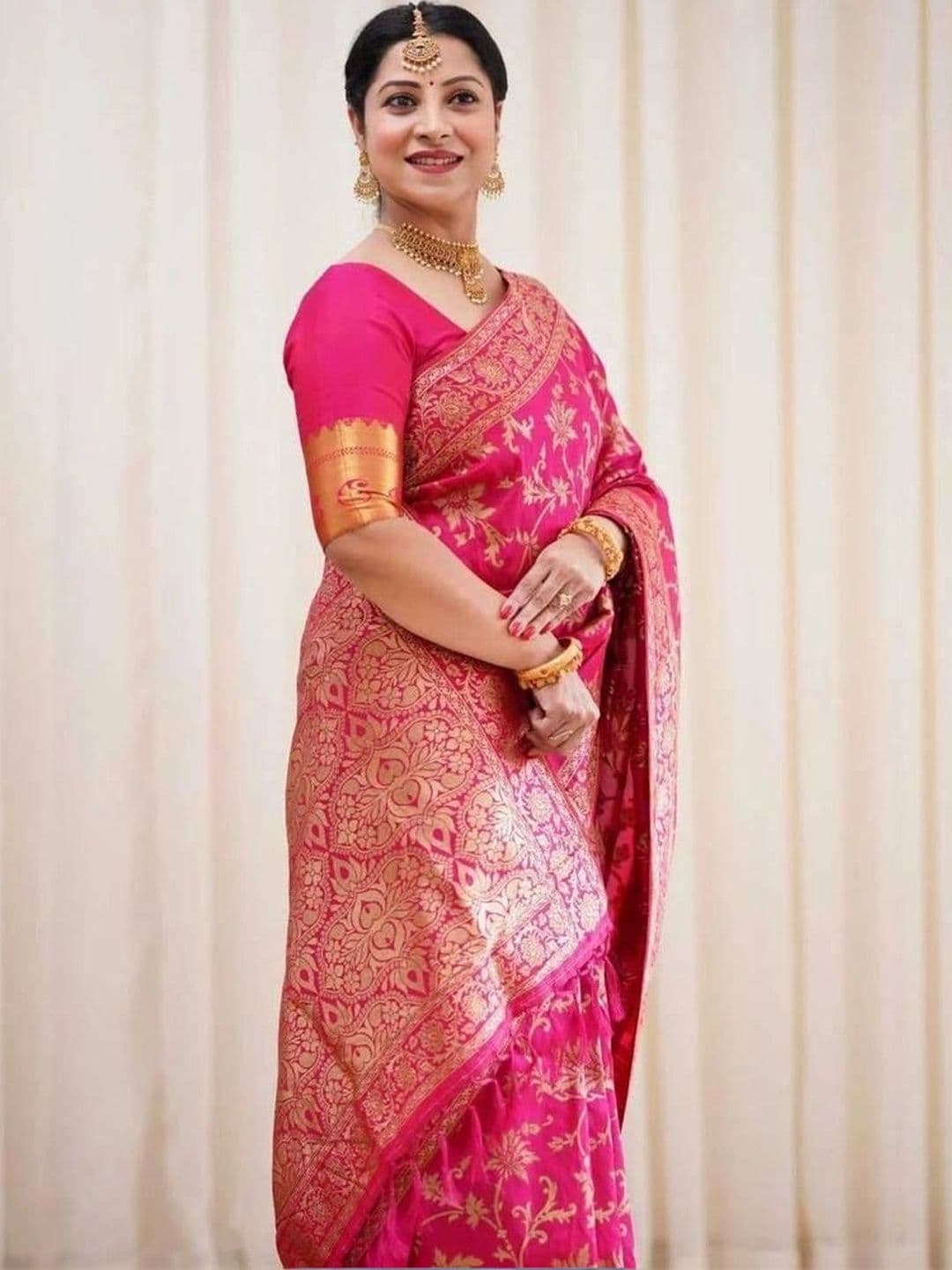 Milvia Woven Design Zari Silk Blend Designer Banarasi Saree thumbnail 6