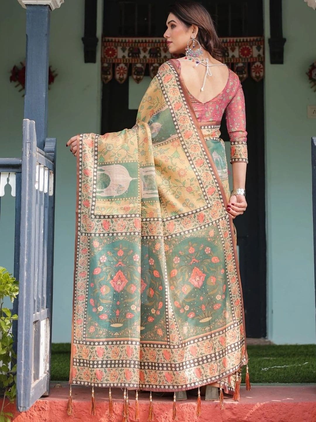 Suha Floral Art Silk Saree thumbnail 3