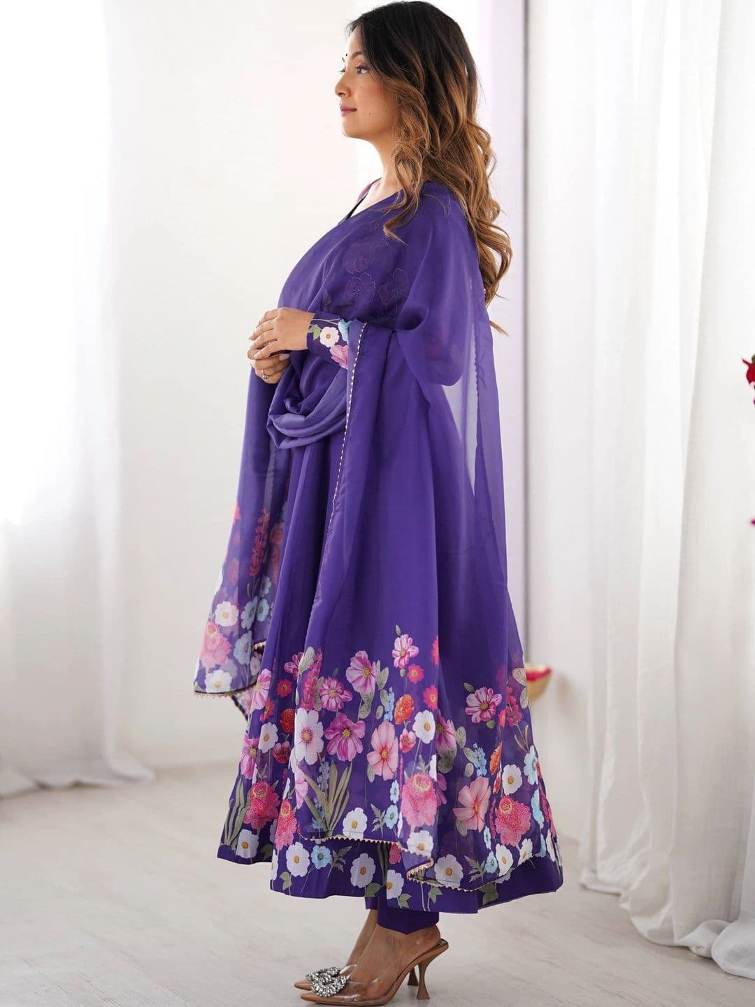 VASTRABELLA Women Floral Printed Regular Kurta with Trousers & With Dupatta thumbnail 2