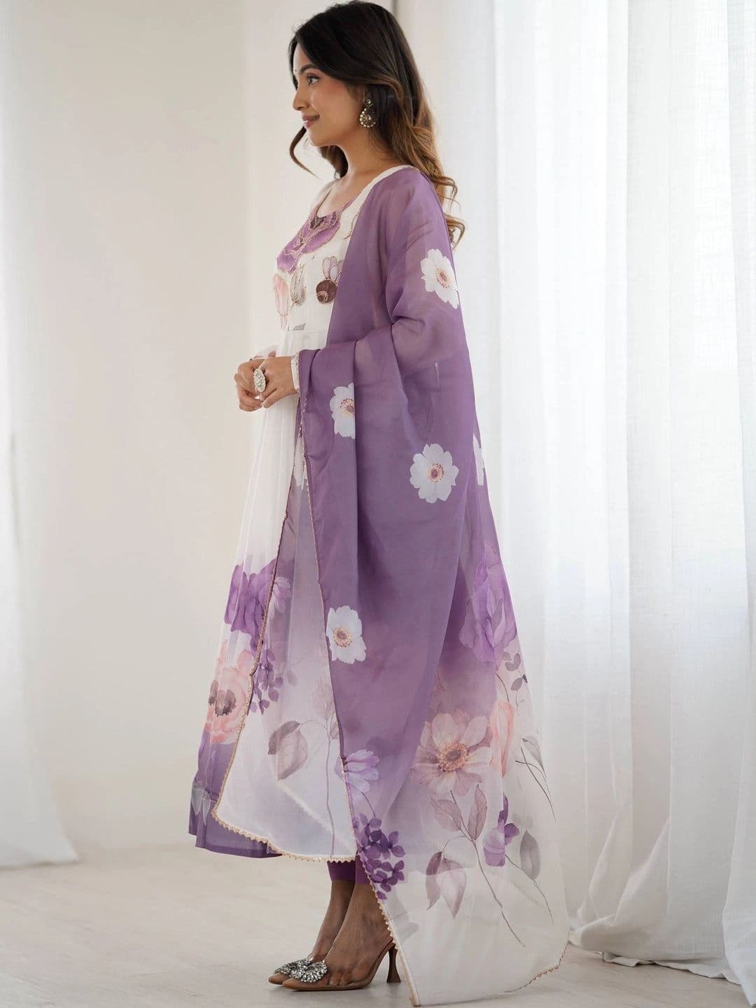 VASTRABELLA Women Floral Printed Regular Kurta with Trousers & With Dupatta thumbnail 4